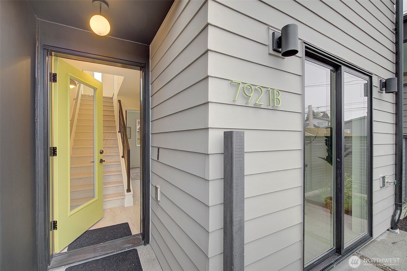 Property Photo:  7912  34th Avenue SW B  WA 98126 