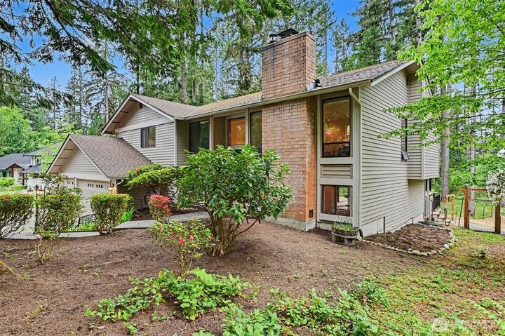 Property Photo:  22934 SE 37th St  WA 98075 