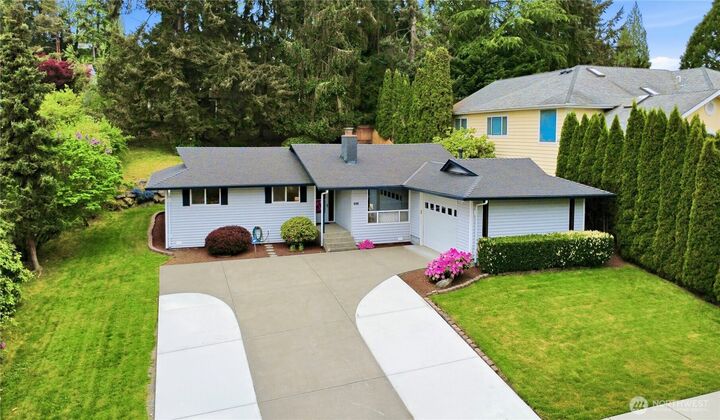 Property Photo:  1011  179th Place NE  WA 98008 