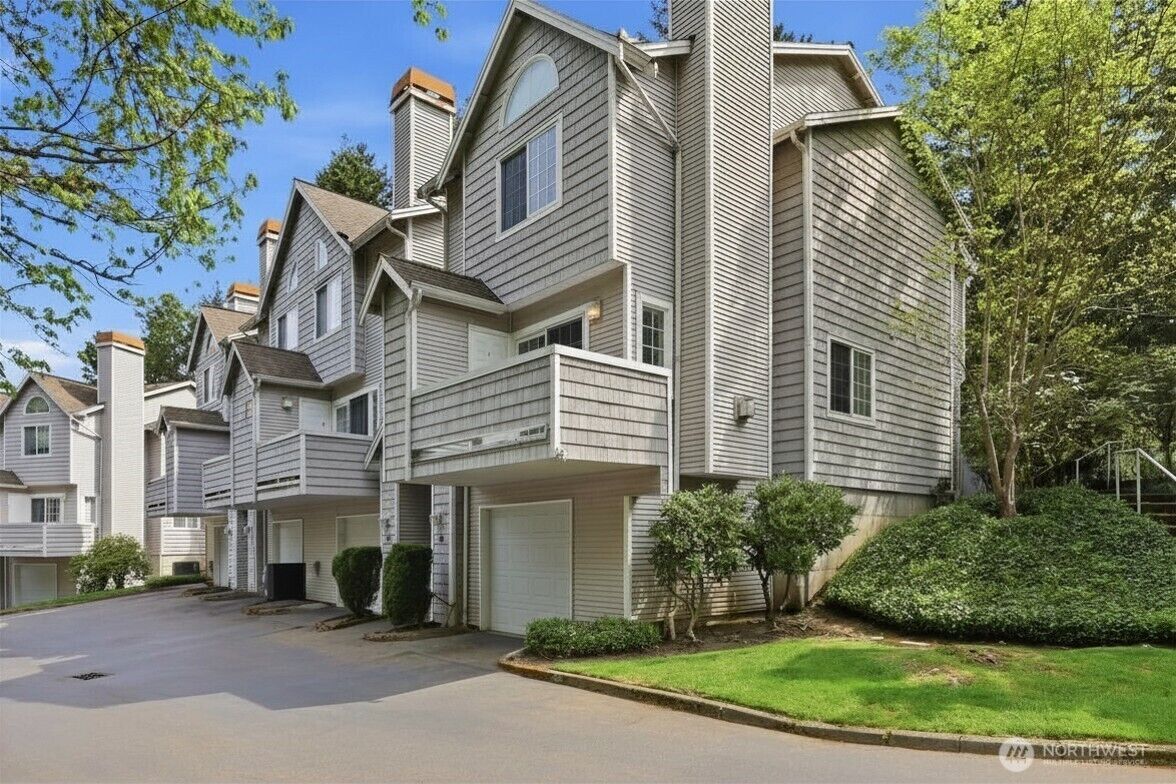 Property Photo:  601  12th Avenue NW D4  WA 98027 