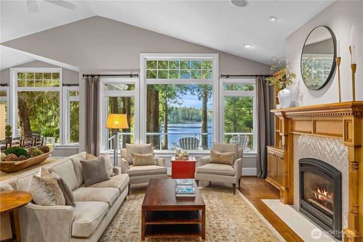 Property Photo:  25314 SE 28th Street  WA 98075 