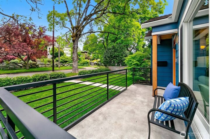 Property Photo:  5232  38th Avenue NE  WA 98105 