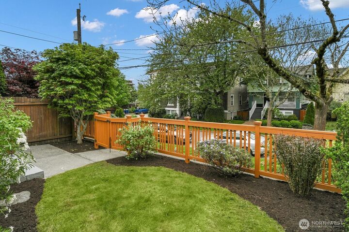 Property Photo:  1121  27th Avenue  WA 98122 