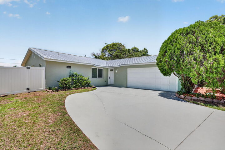 Property Photo:  2190 SW Kail Street  FL 34984 