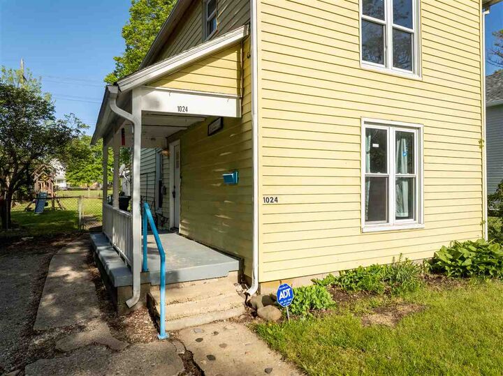 Property Photo:  1024 Butler Street  IN 47374 