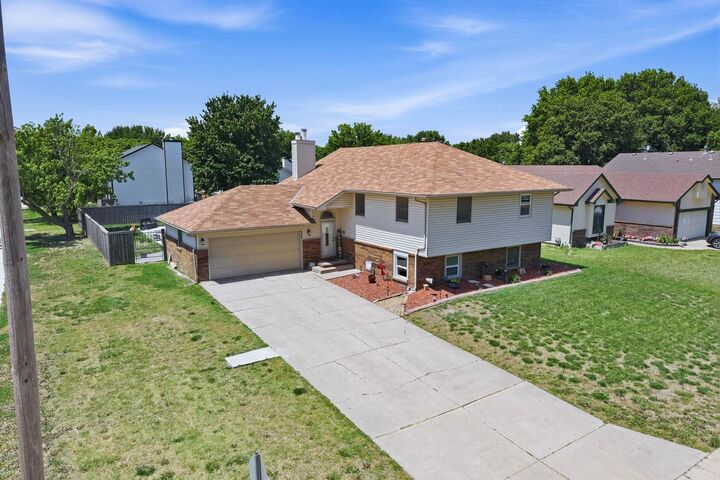 Property Photo:  2213 N Forest Park St  KS 67037-3161 