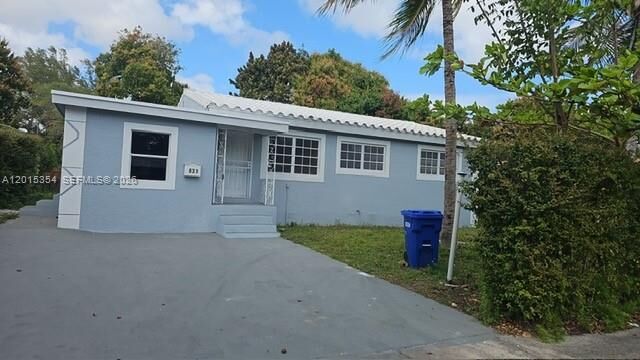 Property Photo:  831 NE 157th Ter  FL 33162 