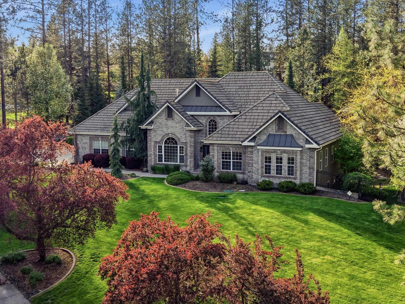 Property Photo:  1611 E Heritage Ln  WA 99208 