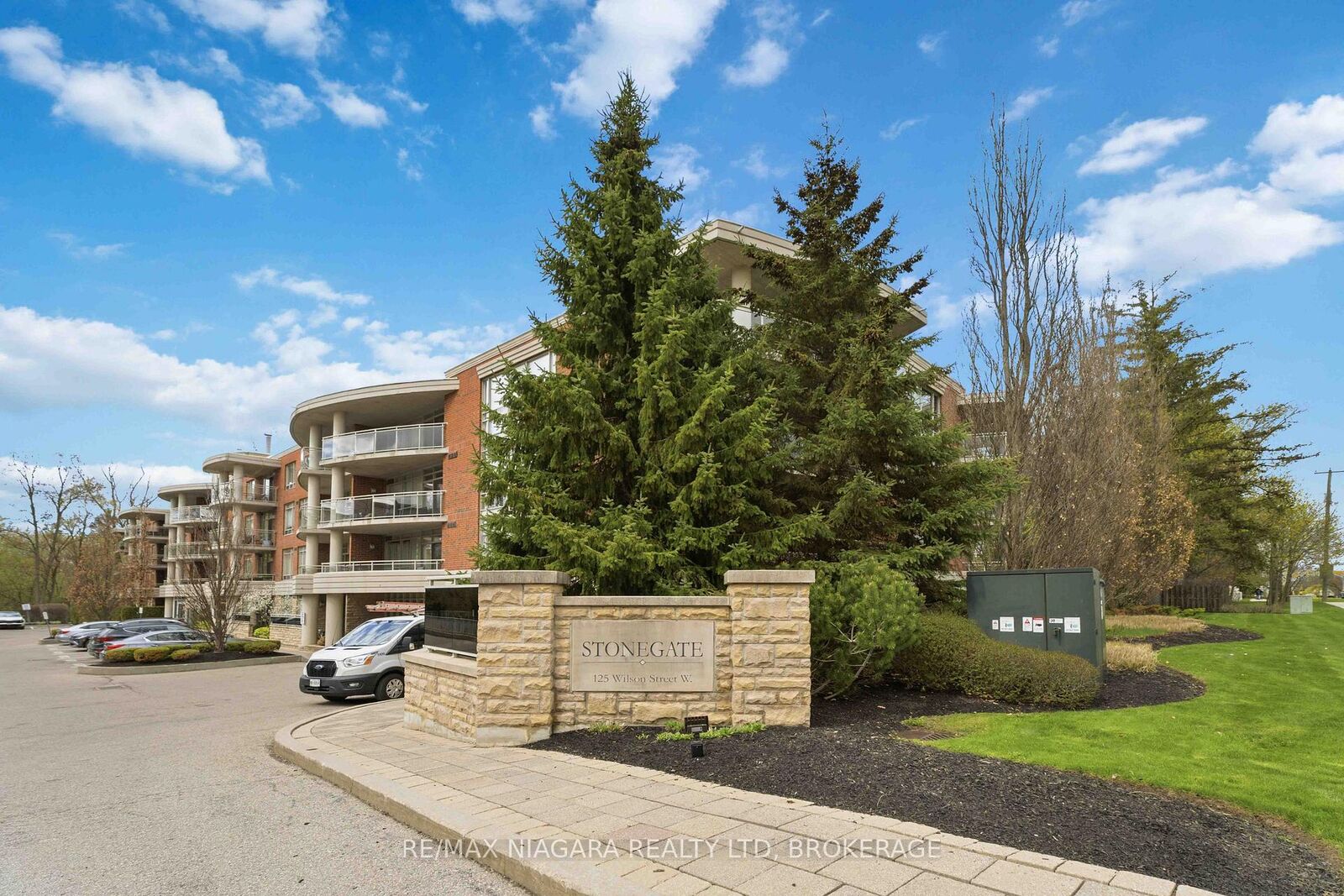 Property Photo: 125 Wilson Street W 107 ON L9G 0B3