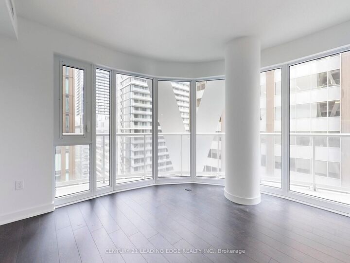 Property Photo:  230 Simcoe Street 2212  ON M5T 0G7 
