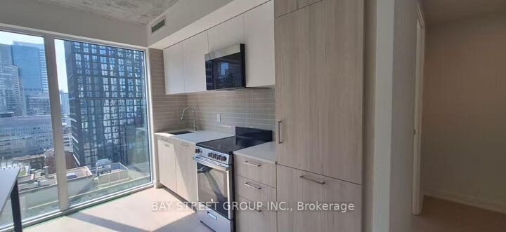 Property Photo: 65 Mutual Street 1904 ON M5B 0E5