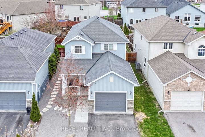 Property Photo: 47 Lisbeth Crescent ON K9V 0C9