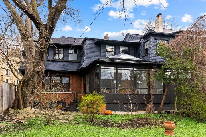 Property Photo: 147 Farnham Avenue ON M4V 1H7