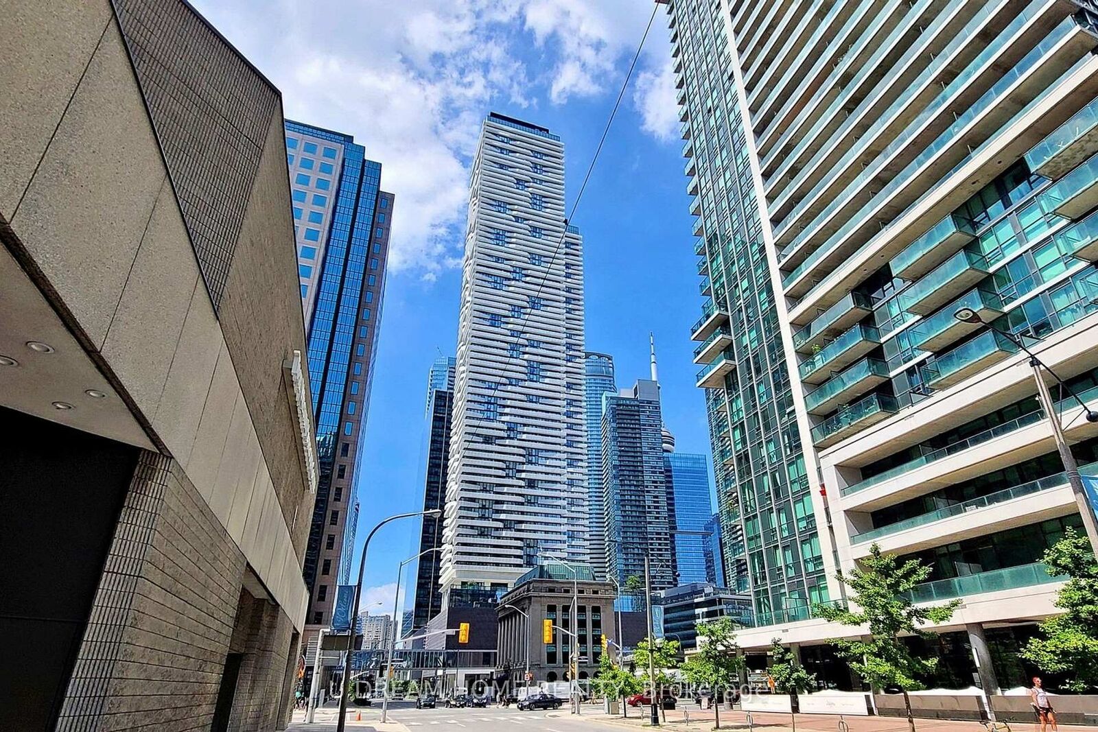 Property Photo: 88 Harbour Street 6110 ON M5J 1B7