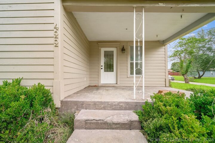 Property Photo:  422 S Bristow Avenue  OK 74429 