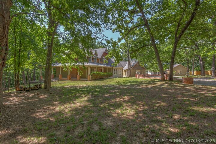 Property Photo:  524 E 118th Street S  OK 74037 