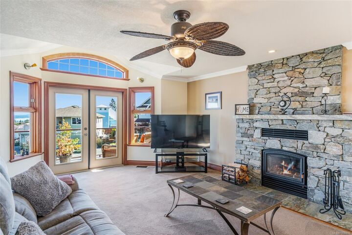 Property Photo: 526 Douglas Pl BC V9G 2B9
