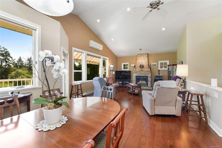 Property Photo:  523 Caselton Pl  BC V8Z 7Y5 