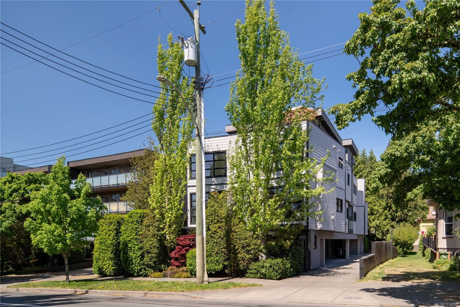 Property Photo:  1234 Johnson St 2  BC V8V 3P1 