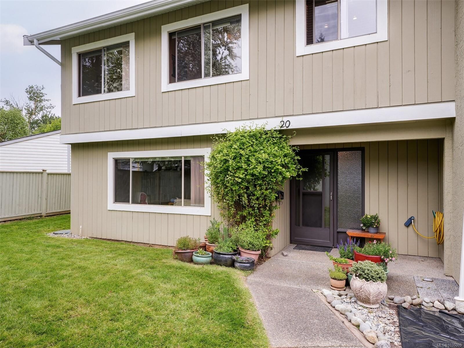 Property Photo:  2020 White Birch Rd 20  BC V8L 2R1 