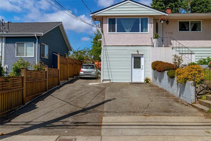 Property Photo:  952 Tattersall Dr  BC V8X 2W9 