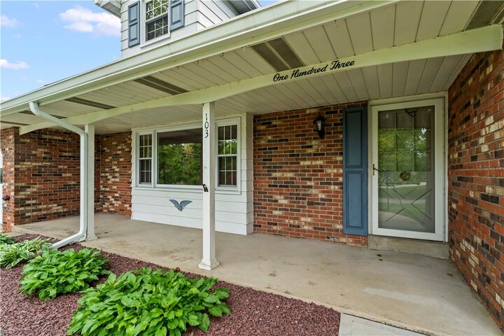 Property Photo:  103 Sweetbriar Dr  PA 15317 
