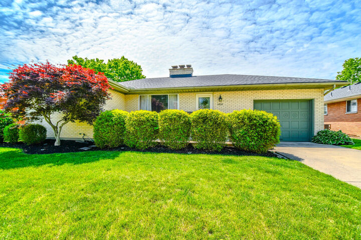 Property Photo: 1404 Pinecrest Drive OH 45414