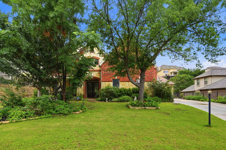 Property Photo:  222 Vailco Lane  TX 78738 