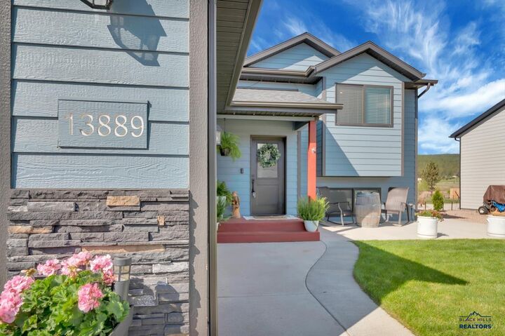 Property Photo: 13889 Telluride St SD 57769