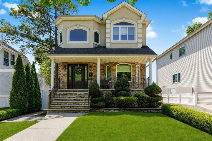 Property Photo:  38 Cloverdale Avenue  NY 10308 