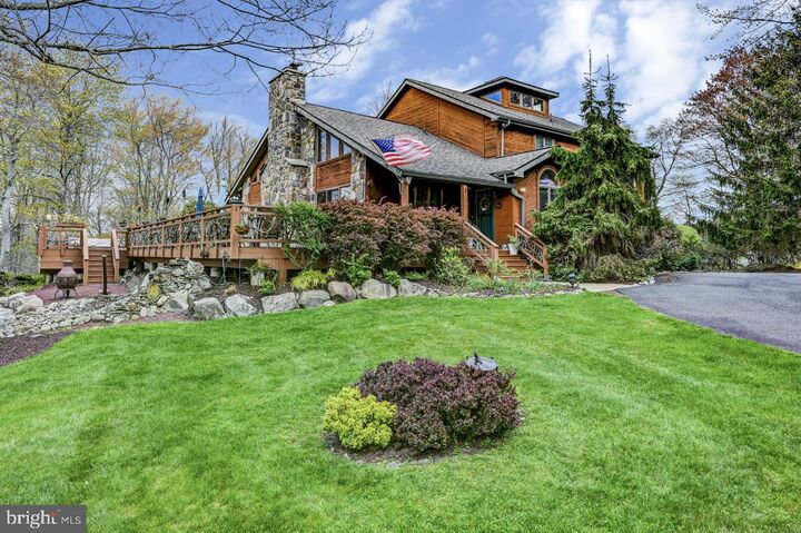 Property Photo:  18 Hazlewood  PA 18624 