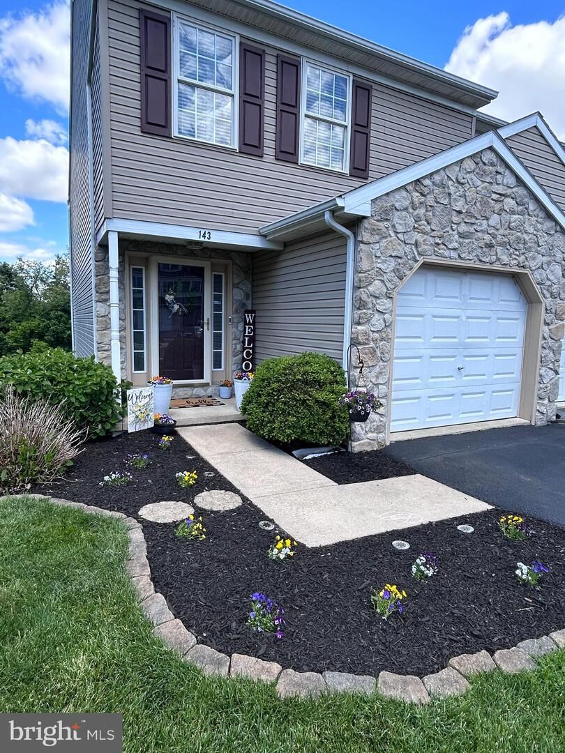 Property Photo:  143 Acorn Lane  PA 17554 