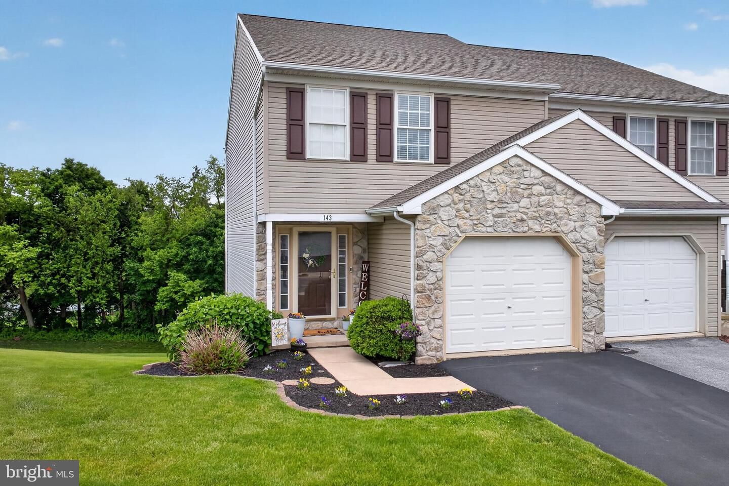 Property Photo: 143 Acorn Lane PA 17554