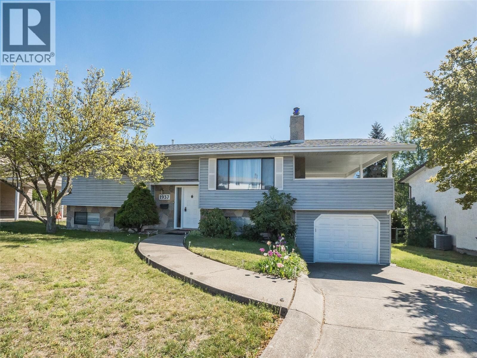 Property Photo:  1937 Riverside Crescent  BC V1N 3W5 