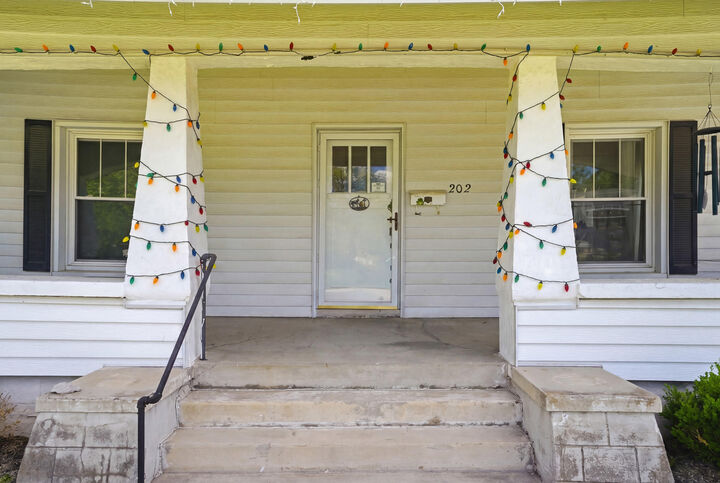 Property Photo:  202 S Cleveland St  MO 65248 