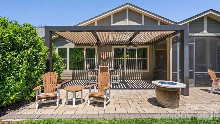 Property Photo: 442 Granite Lake Court NC 28037