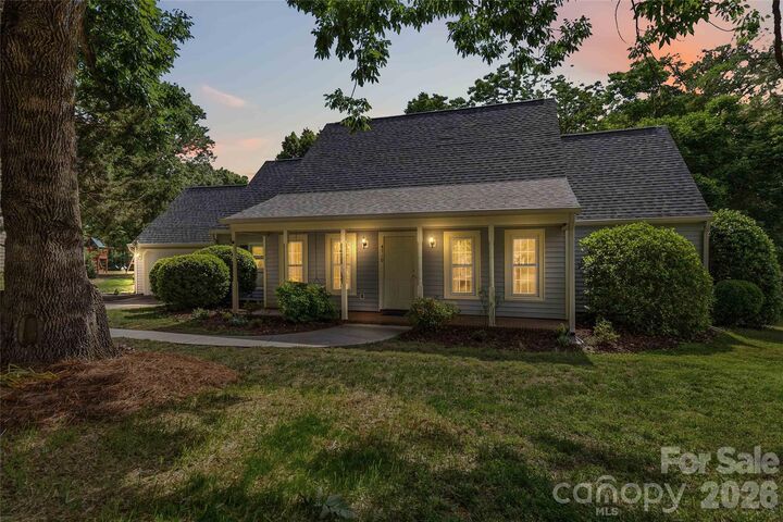 Property Photo:  4710 Benridge Lane  NC 28226 