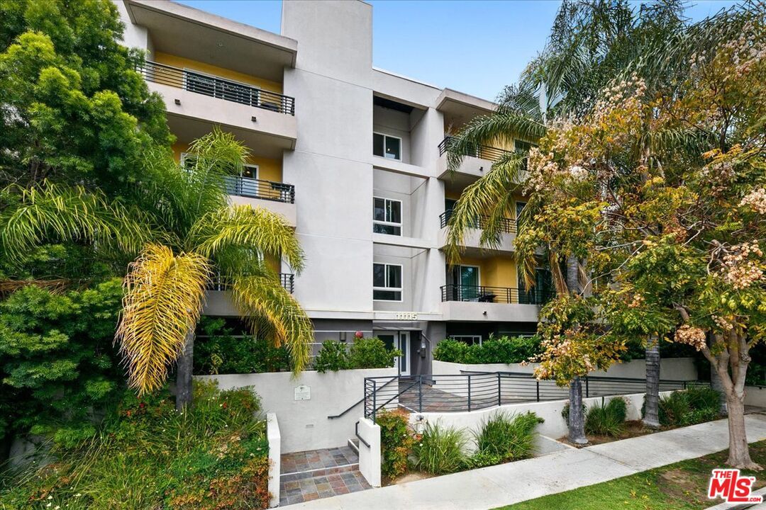 Property Photo:  11115 Acama St  CA 91602 