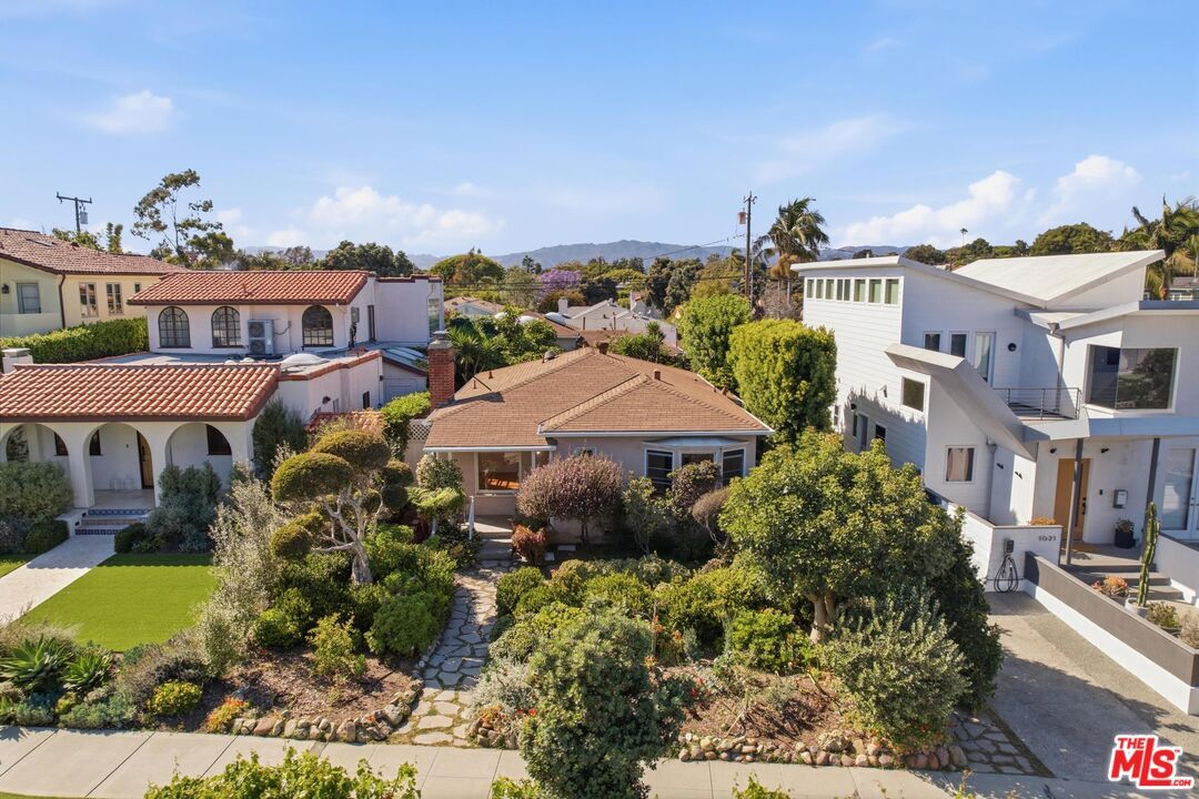 Property Photo:  1019 Pine St  CA 90405 