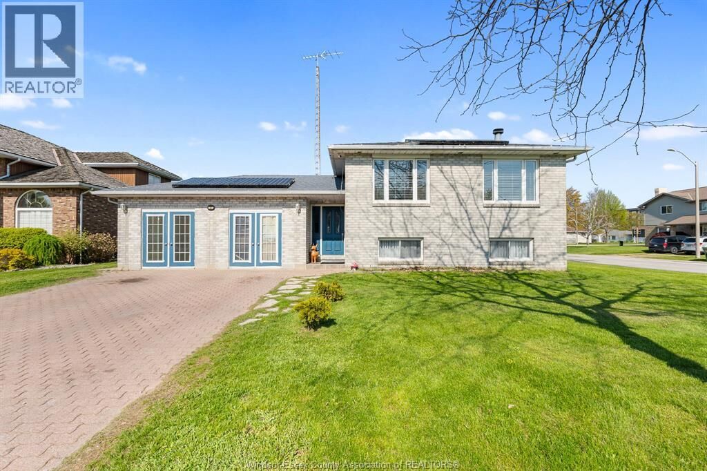 Property Photo:  80 Shawnee Court  ON N8H 5A8 