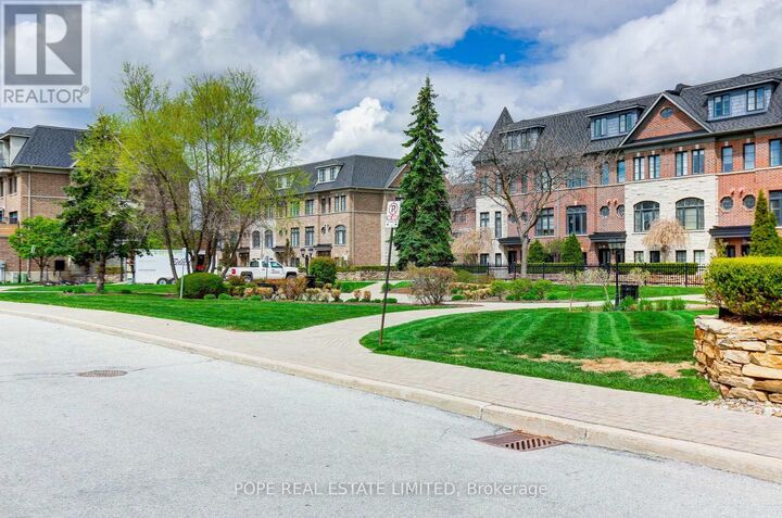 Property Photo:  21 Ruby Lang Lane  ON M8Z 0B8 