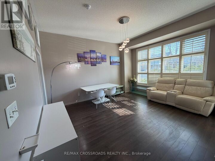 Property Photo:  2707 Bur Oak Avenue 2  ON L6B 1K7 