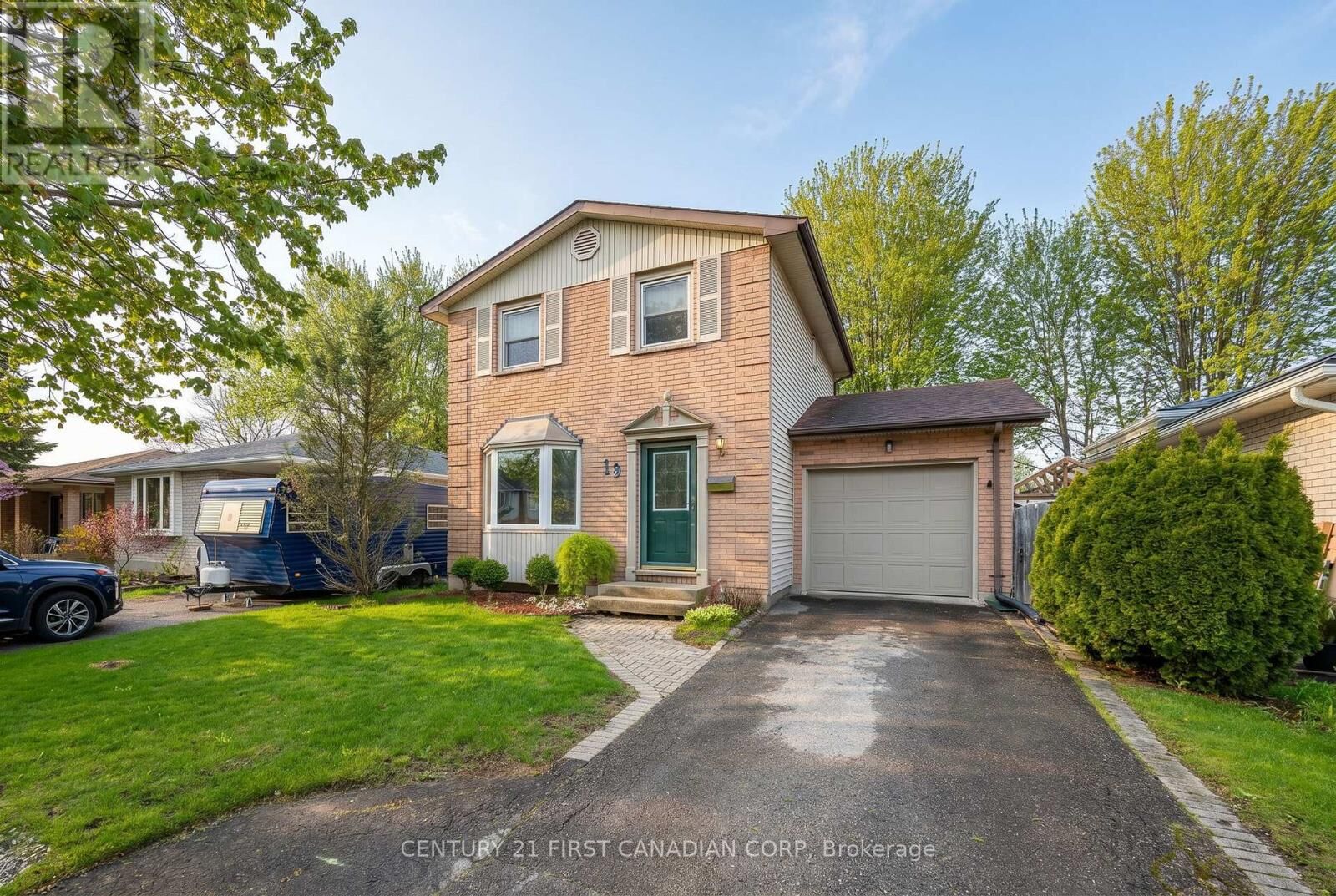 Property Photo:  19 Clara Crescent  ON N6E 3G2 