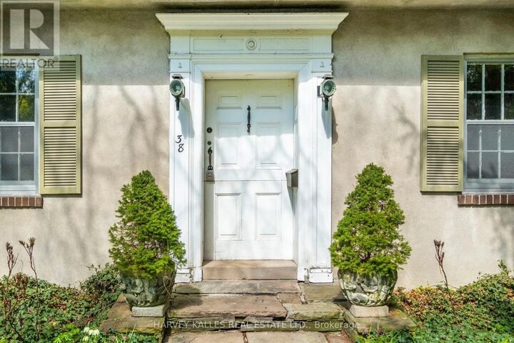 Property Photo:  38 Donwoods Drive  ON M4N 2G2 