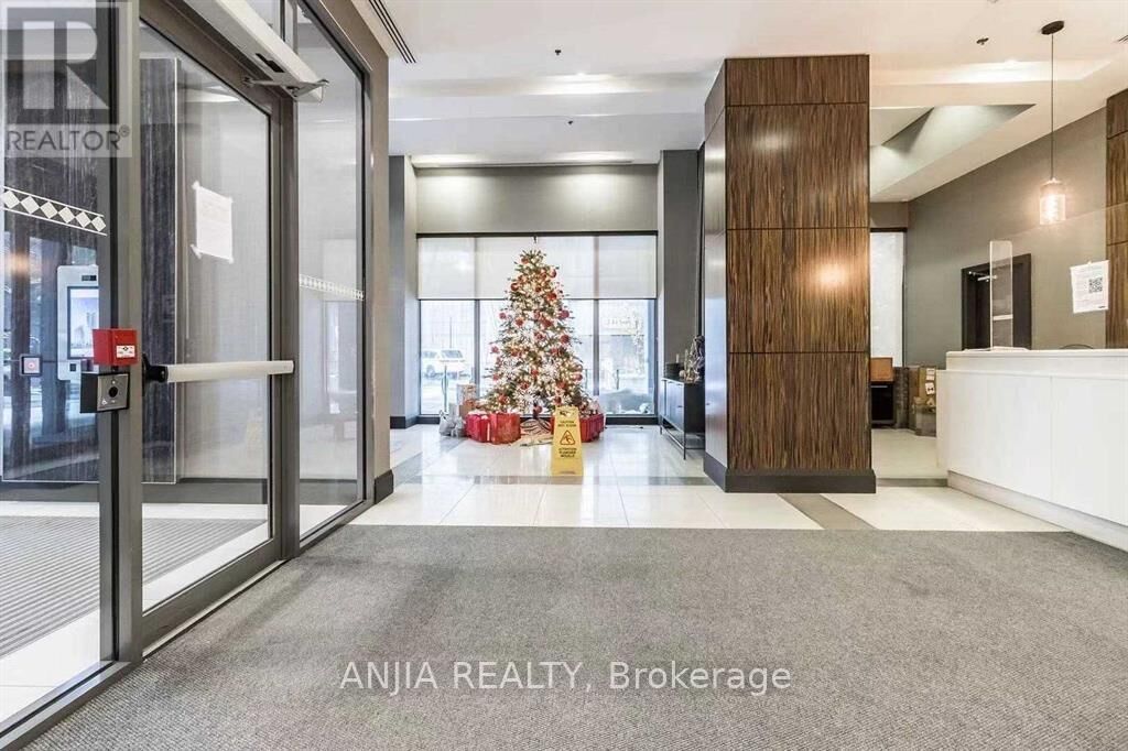 Property Photo:  19 Grand Trunk Crescent 1112  ON M5J 3A3 