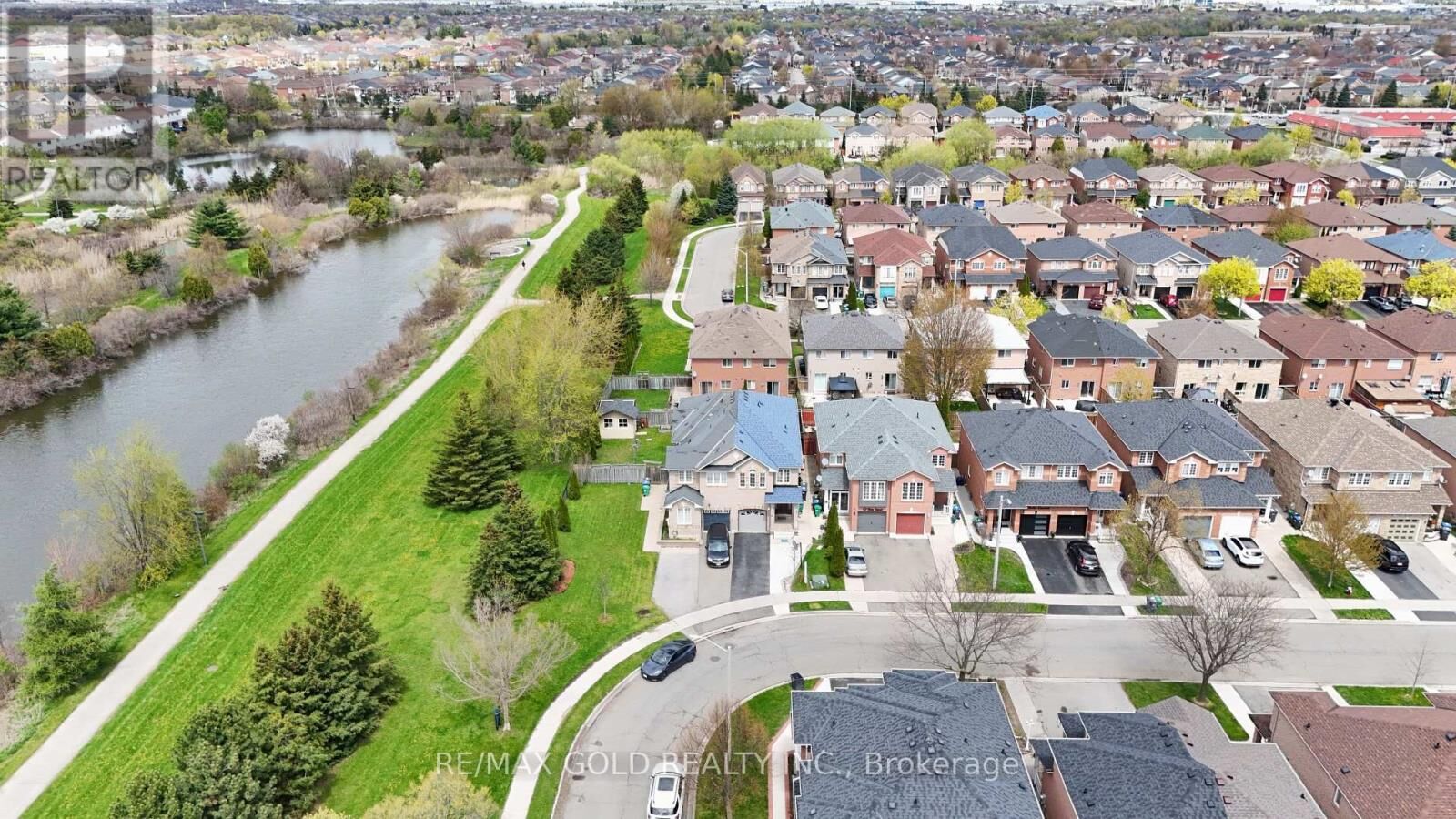 Property Photo:  44 Baha Crescent  ON L7A 2J3 