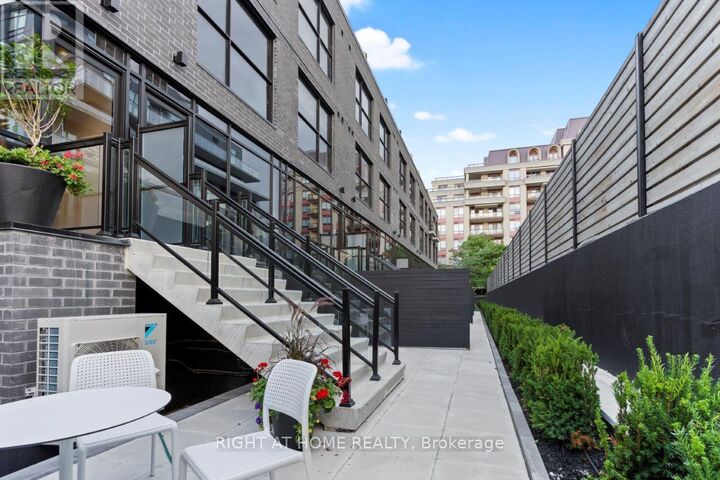 Property Photo:  12 Dervock Crescent 25  ON M2K 1A7 