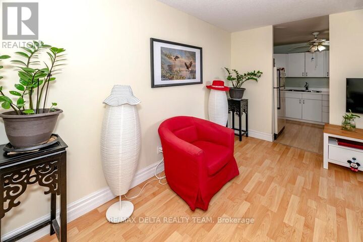 Property Photo:  2000 Jasmine Crescent 402  ON K1J 8K4 