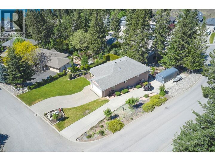 Property Photo: 35 Peregrine Way BC V1H 1E4