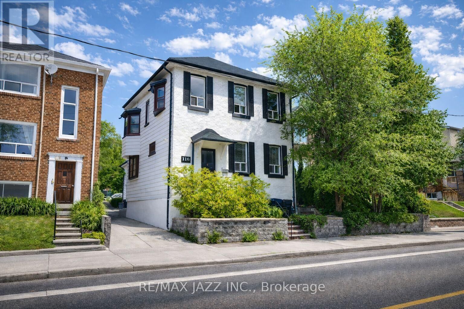 Property Photo:  118 Eastwood Road 3  ON M4L 2C9 